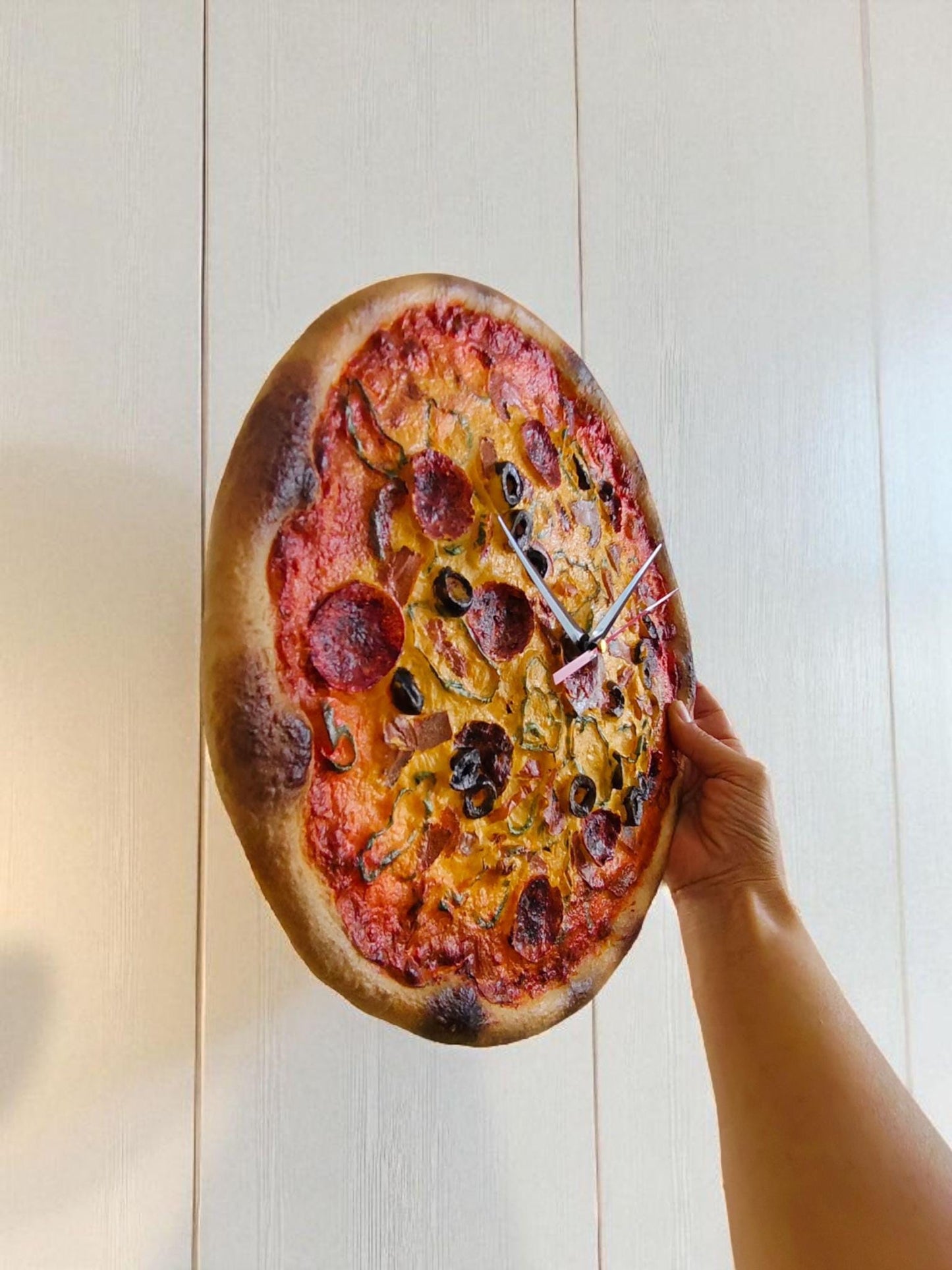 3D Pizza Wall Clock: Handmade Resin, Realistic Kitchen Decor