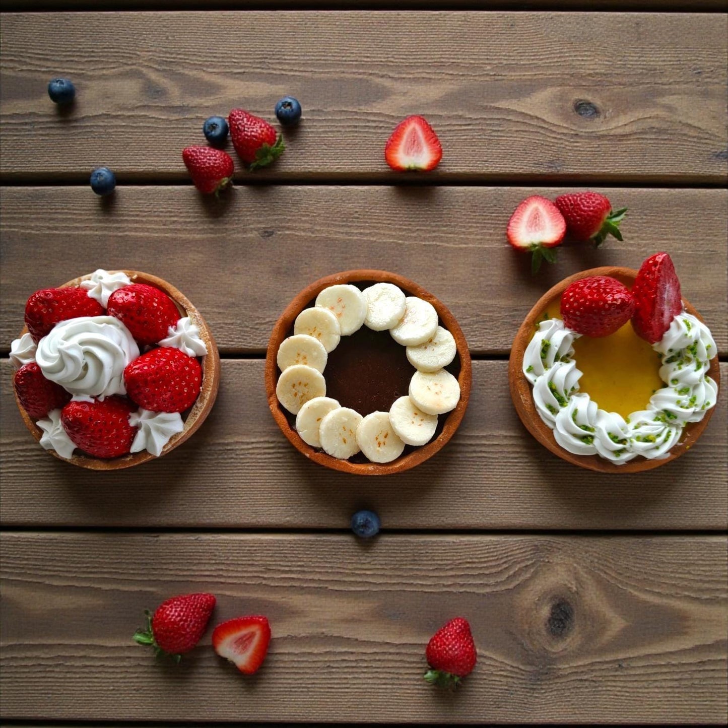 Realistic Fake Tart – Chocolate Banana, Lemon or Strawberry, 10 cm Replica Dessert Prop