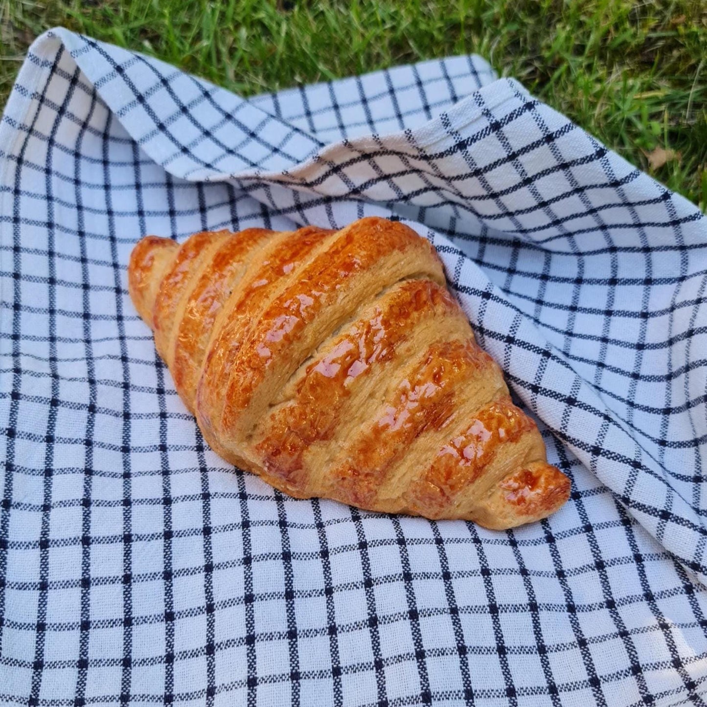 Realistic Fake Croissant: Bakery Display Prop